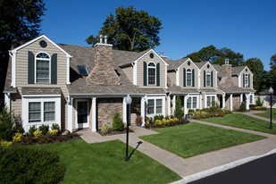 Fairfield Townhouses At Amityville Village Apartments