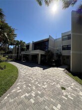 16500 Golf Club Rd in Weston, FL - Building Photo - Building Photo