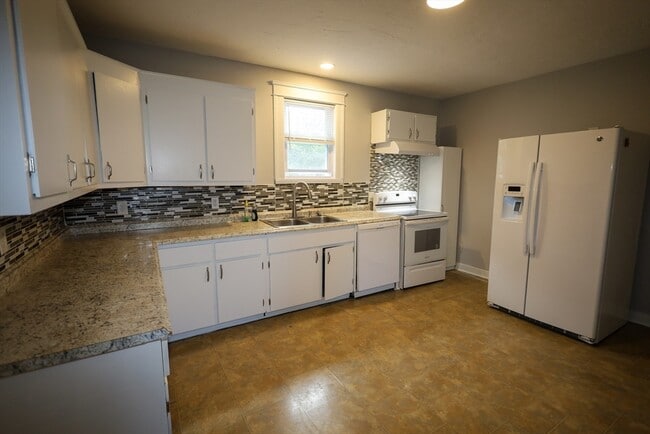 16 Holland Rd in Worcester, MA - Building Photo - Building Photo