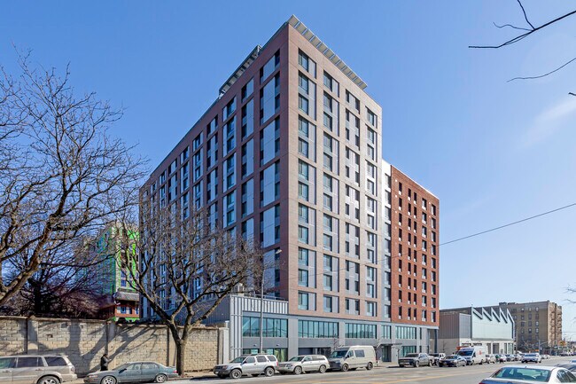The Peninsula in Bronx, NY - Foto de edificio - Building Photo