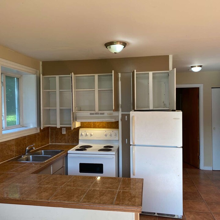 1044 Somerset St in Saint John, NB - Building Photo