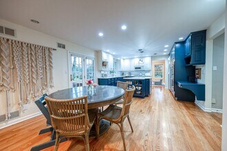 323 Cornwall Dr in Pittsburgh, PA - Building Photo - Building Photo