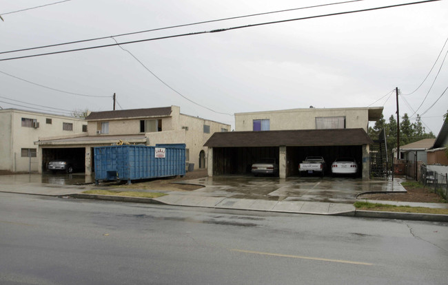 130-140 Jessie St in San Fernando, CA - Foto de edificio - Building Photo