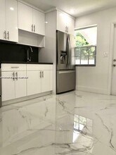413 SW 4th Terrace in Hallandale Beach, FL - Building Photo - Building Photo