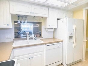 10350 Imperial Point Dr W in Largo, FL - Building Photo - Building Photo