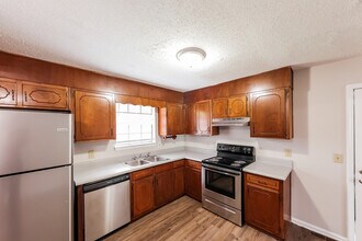 811 10th Way in Pleasant Grove, AL - Building Photo - Building Photo