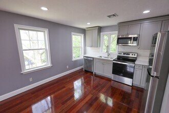 70 Mt Hope St, Unit 2 in Boston, MA - Building Photo - Building Photo