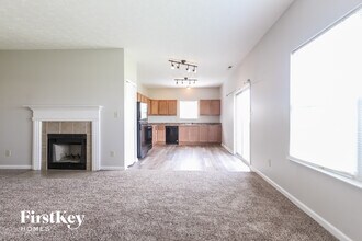 8310 Chesterhill Ln in Indianapolis, IN - Foto de edificio - Building Photo