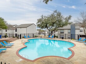 THE BLUFFS in Temple, TX - Building Photo