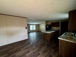 1106 Mesquite St in Alvin, TX - Building Photo - Building Photo