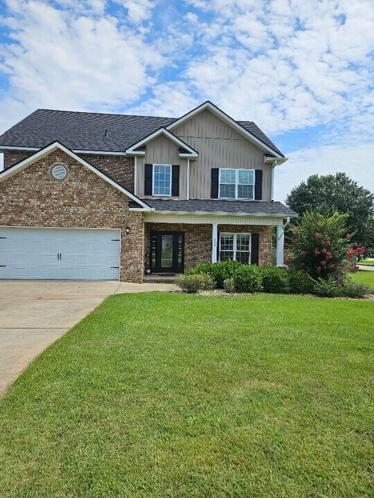 400 Buxton Ct in Kathleen, GA - Building Photo
