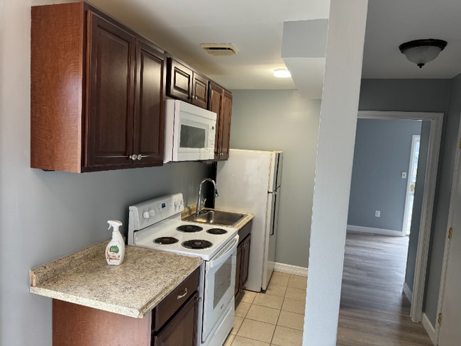 3405 Glen Ave in Glenn Dale, MD - Foto de edificio - Building Photo