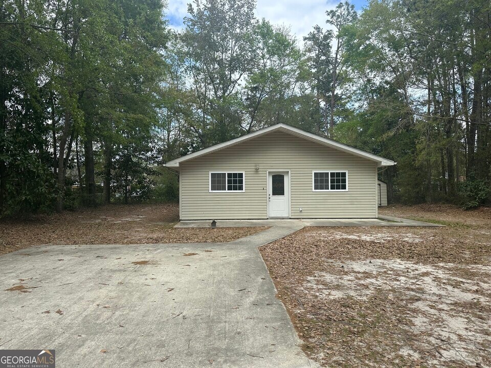 245 Palmhurst Dr in Folkston, GA - Building Photo