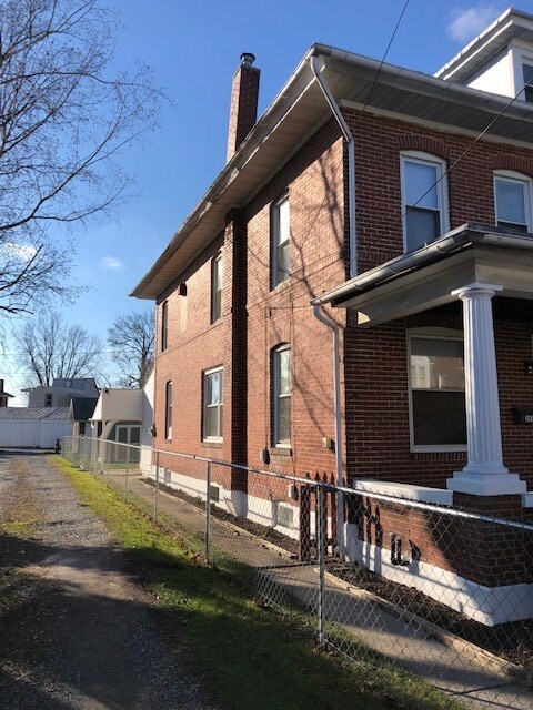 3416 Fairfield St in Laureldale, PA - Building Photo - Building Photo