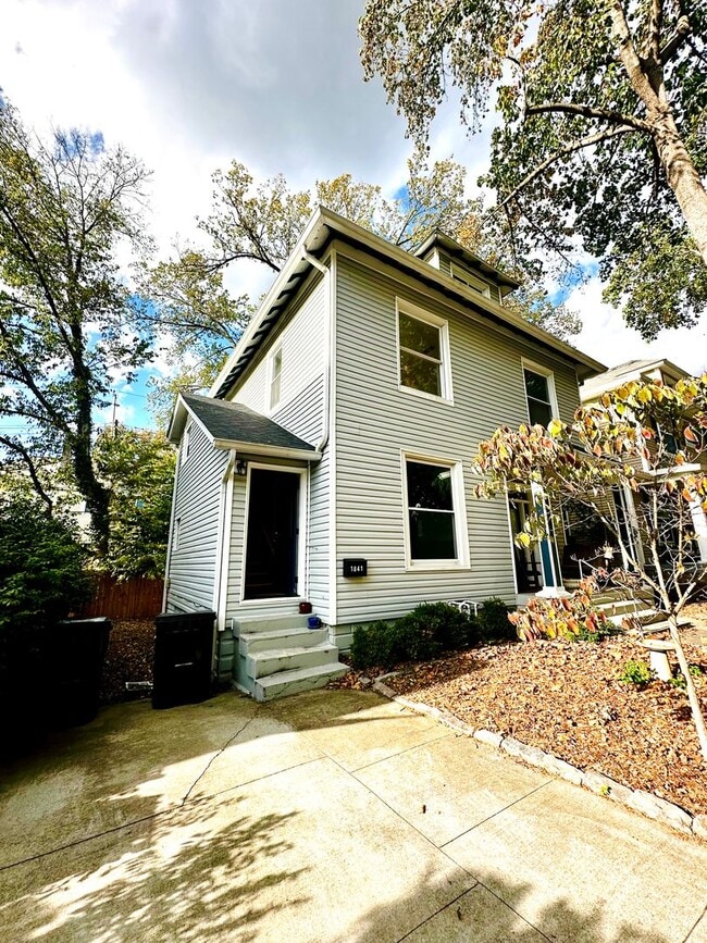 property at 1841 Edgeland Ave