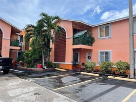 4681 NW 9th St in Miami, FL - Building Photo