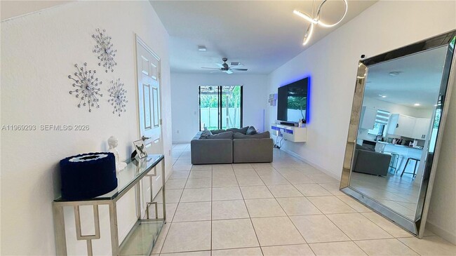 3264 W 100th Terrace in Hialeah, FL - Building Photo - Building Photo