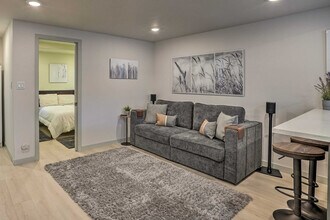 2715 MacArthur Blvd in Oakland, CA - Building Photo - Building Photo
