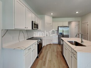 5357 Boulder Crk Cv, Unit Room 4 in 4B4B (Private Bathroom) in Bradenton, FL - Building Photo - Building Photo
