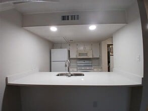 4640 Country Creek Dr in Dallas, TX - Building Photo - Building Photo