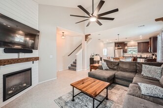 220 Pebble Creek Ln in Buda, TX - Building Photo - Building Photo