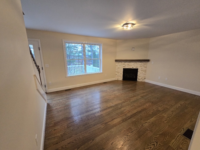 6 Dutch Dr in Litchfield, NH - Building Photo - Building Photo