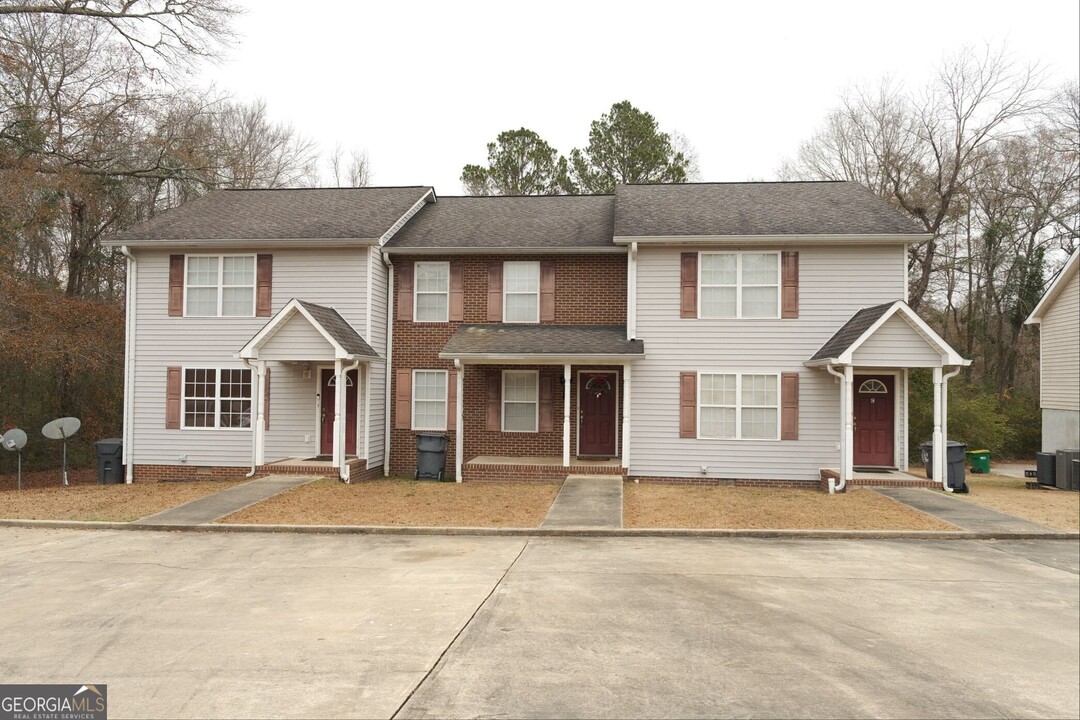 111 Shamrock Ln in Milledgeville, GA - Building Photo