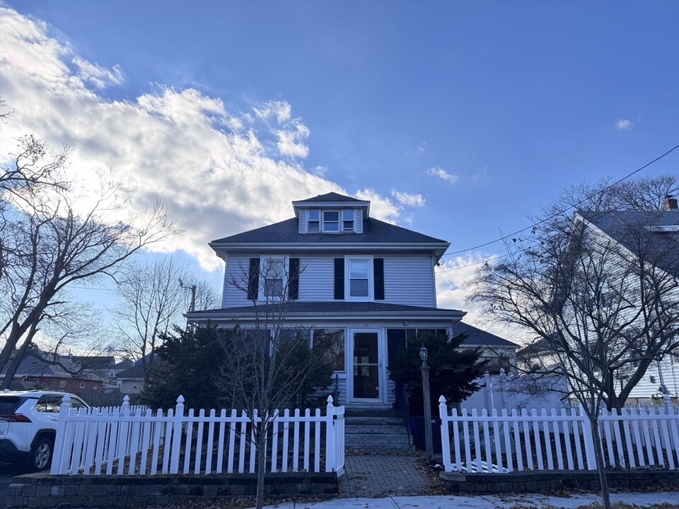 33 French St in Quincy, MA - Building Photo