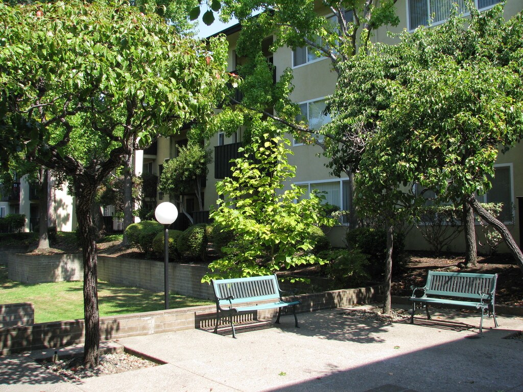 Mission Heights Apartments in Hayward, CA