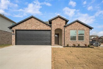 114 S Maroon Ave in Fayetteville, AR - Building Photo - Building Photo