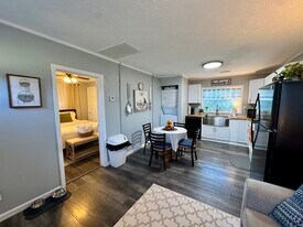 1115 Henrietta Dr, Unit Furnished 1BR | Utilities in Knoxville, TN - Building Photo