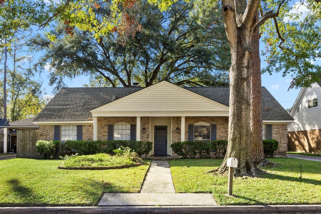 11223 Oak Spring Dr in Houston, TX - Building Photo