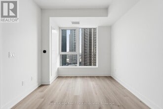 60 Central Park Roadway in Toronto, ON - Building Photo - Building Photo