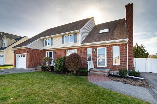 7 Lowell St in Seabrook, NH - Building Photo - Building Photo