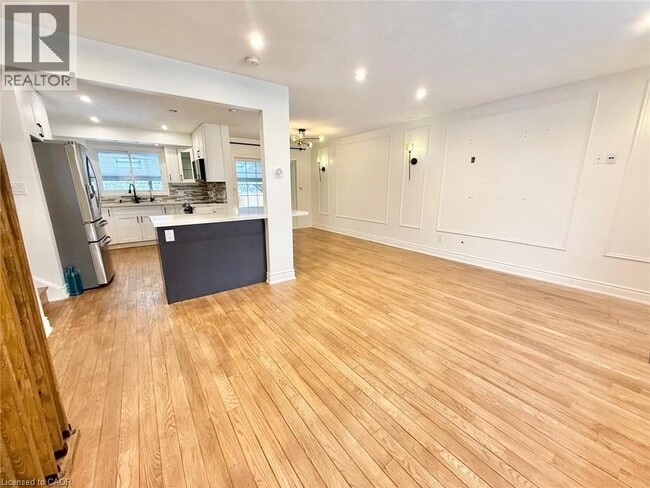 12 Foster Crescent in Cambridge, ON - Building Photo - Building Photo