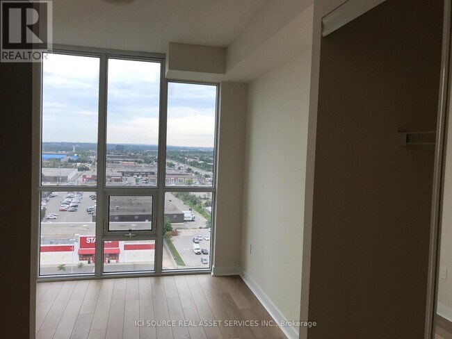 3975-3975 Grand Park Dr in Mississauga, ON - Building Photo - Building Photo