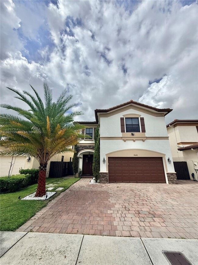 8640 NW 101st Pl in Doral, FL - Building Photo - Building Photo