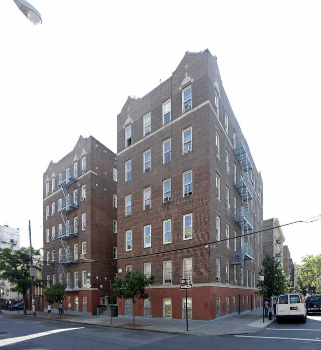 2828 Valentine Ave in Bronx, NY - Building Photo