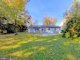 965 Chester River Dr in Grasonville, MD - Building Photo