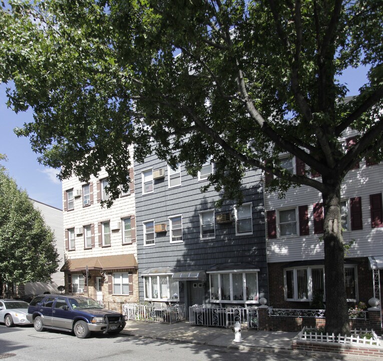 153 Withers St in Brooklyn, NY - Building Photo