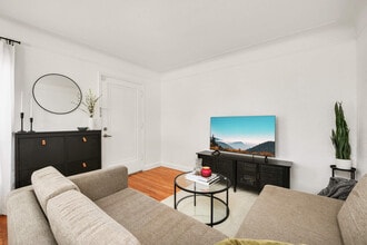 5828 Lyndale Ave S in Minneapolis, MN - Foto de edificio - Building Photo