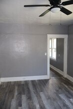 6812 Whitney Ave in Cleveland, OH - Foto de edificio - Building Photo