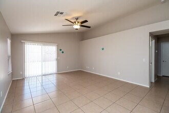 11959 W Berkeley Rd in Avondale, AZ - Foto de edificio - Building Photo