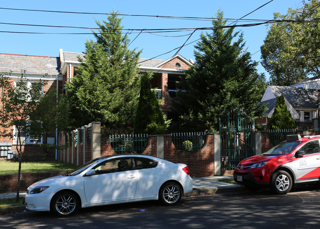 1307 Fort Stevens Dr NW in Washington, DC - Foto de edificio - Building Photo