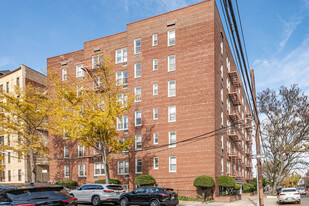 3976 57th St in Woodside, NY - Foto de edificio - Building Photo