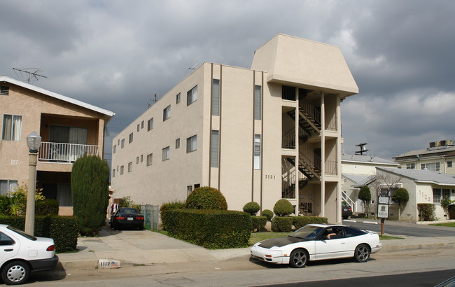 1121 E Palmer Ave in Glendale, CA - Building Photo - Building Photo