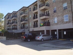 500 Lake Marina Ave, Unit 209 in New Orleans, LA - Building Photo - Building Photo