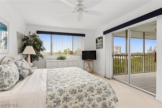 300 Horse Creek Dr in Naples, FL - Building Photo - Building Photo