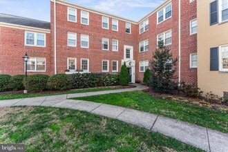6715 W Wakefield Dr, Unit A1 in Alexandria, VA - Building Photo - Building Photo