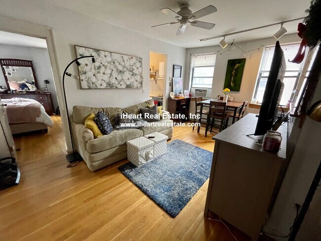 13 Thacher St, Unit 3 in Boston, MA - Foto de edificio - Building Photo